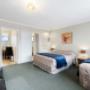 Guest room with sitting area