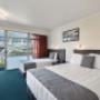 Guest room with double bed(s)