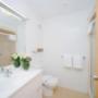 Bath Sup Q QT Fam Suite Bedroom