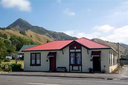 Te Poutapeta - The Post Office B&B