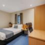 Guest room with queen bed(s)