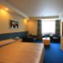 Deluxe accessible or family room