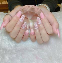 Queen Nails