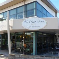 Le Petit Four Cafe