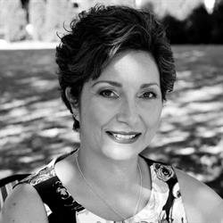 Tania Maindonald YourNZCelebrant - Weddings and Funerals